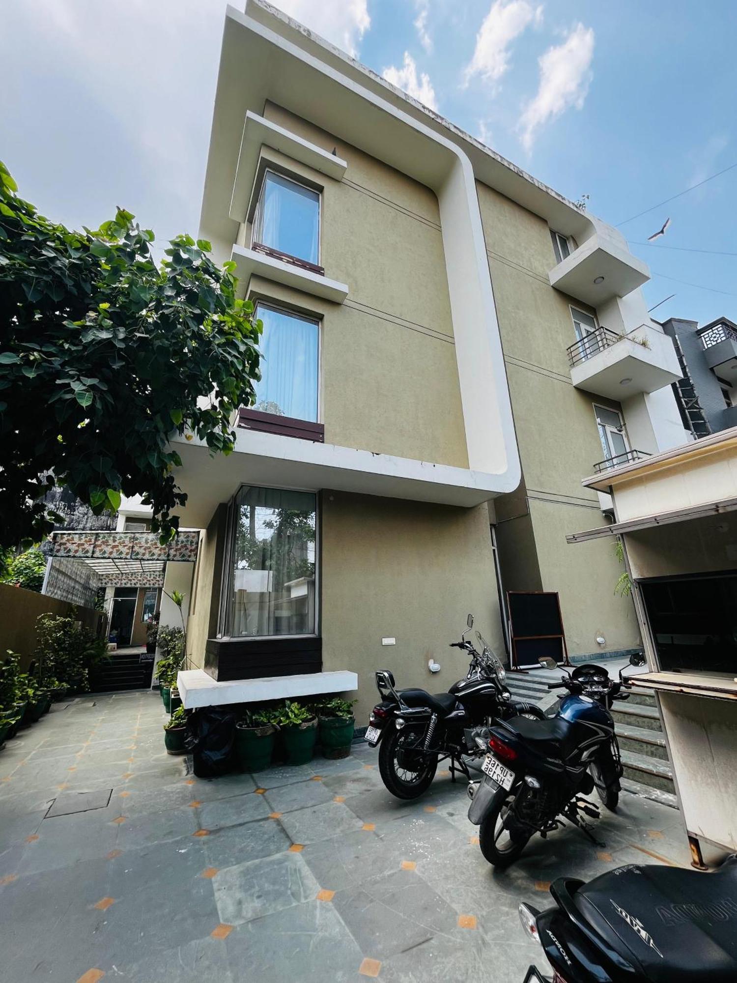 Hotel Mvr Stay By Admire Inn نويدا المظهر الخارجي الصورة
