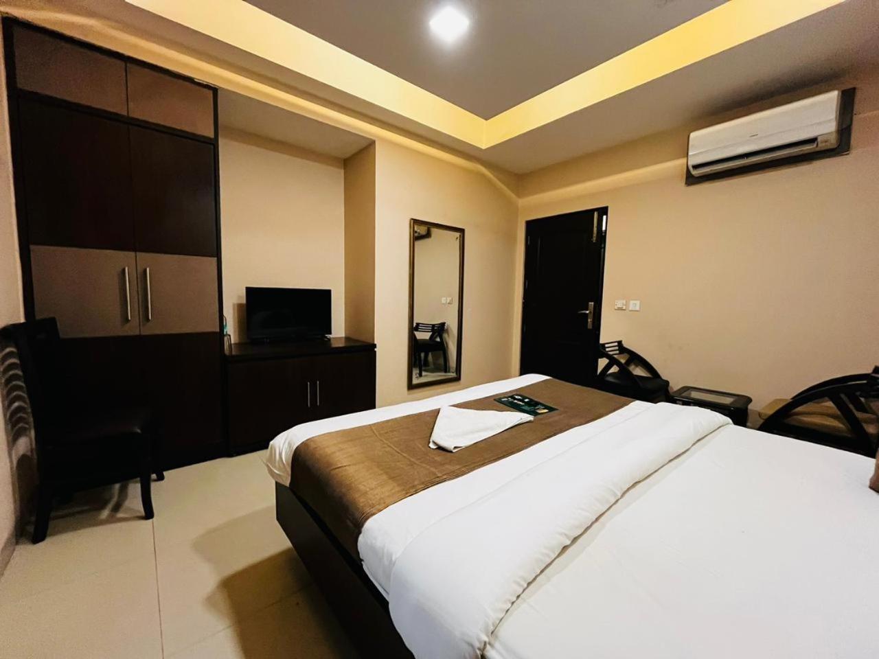 Hotel Mvr Stay By Admire Inn نويدا المظهر الخارجي الصورة