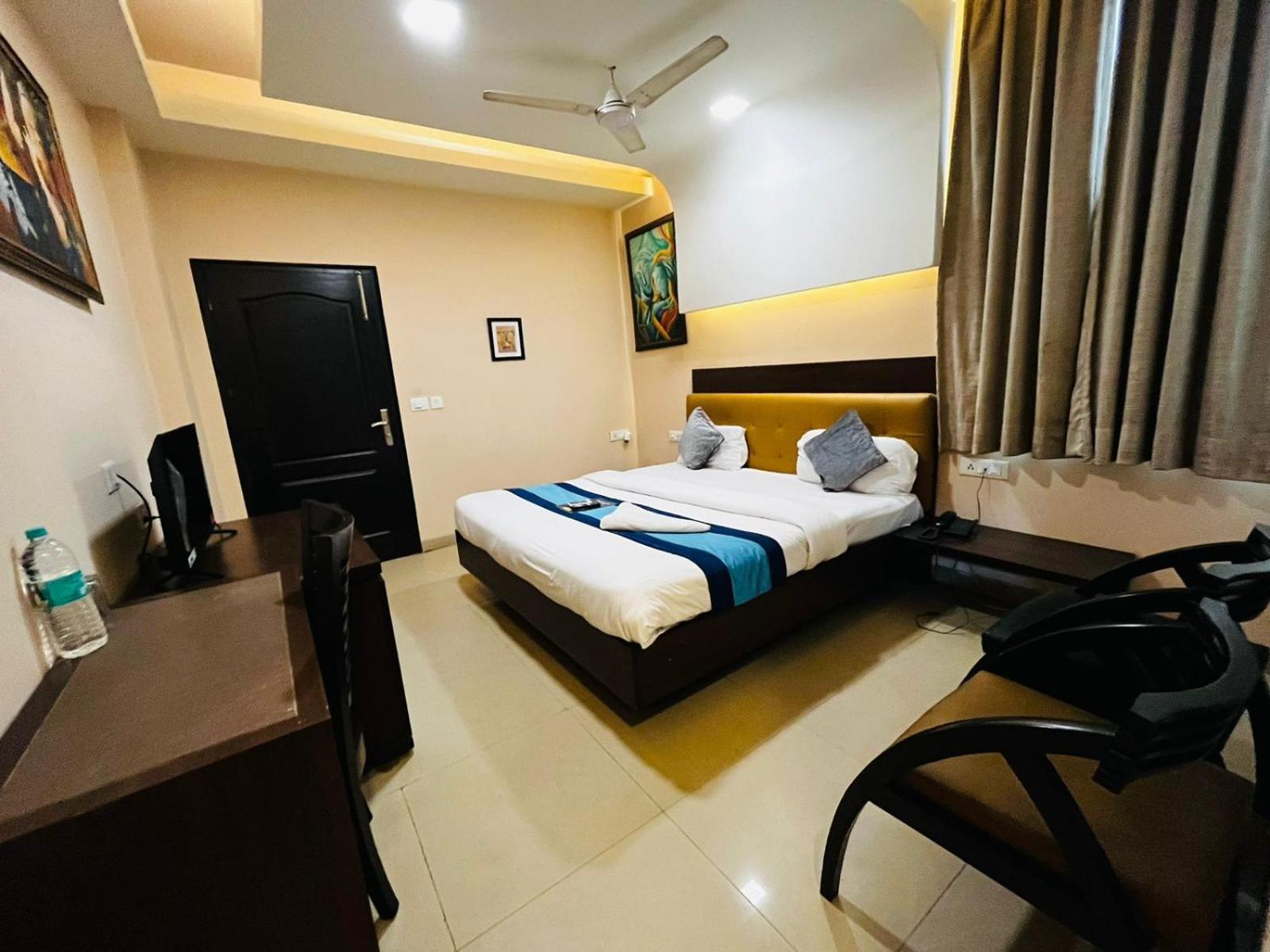 Hotel Mvr Stay By Admire Inn نويدا المظهر الخارجي الصورة